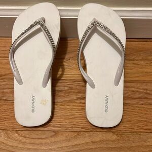 Old Navy bedazzled flip flops white size 8 NWOT